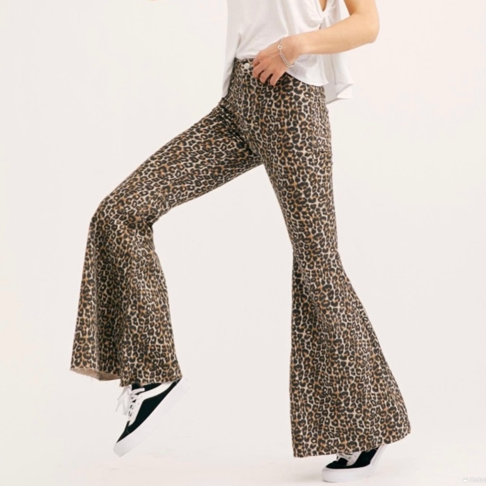 Free People Animal Print Flare Pants 
sz 32 worn 2 time
31 Inseam
